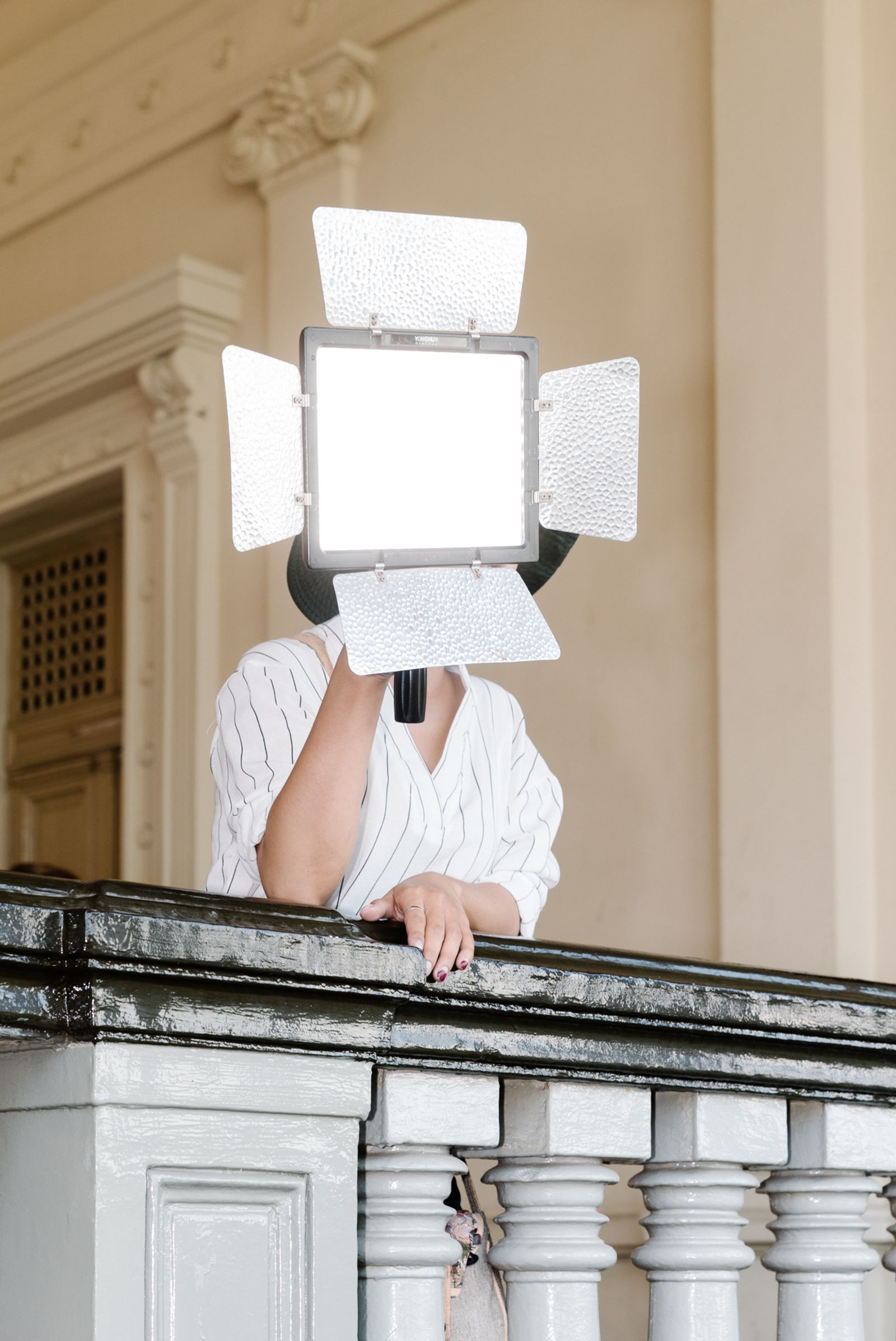 © Simone Sapienza - Wedding photographer's assistant during a shooting at the Ho Chi Minh City Museum.