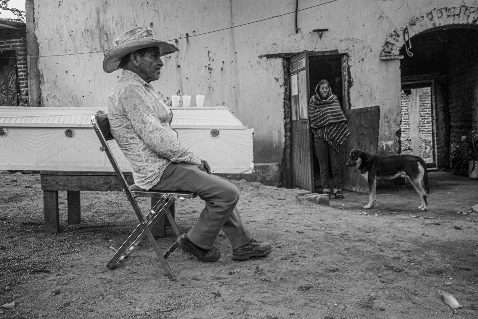 © Eduardo Moreno - A last drink in the honor of the 'compadre' dead
