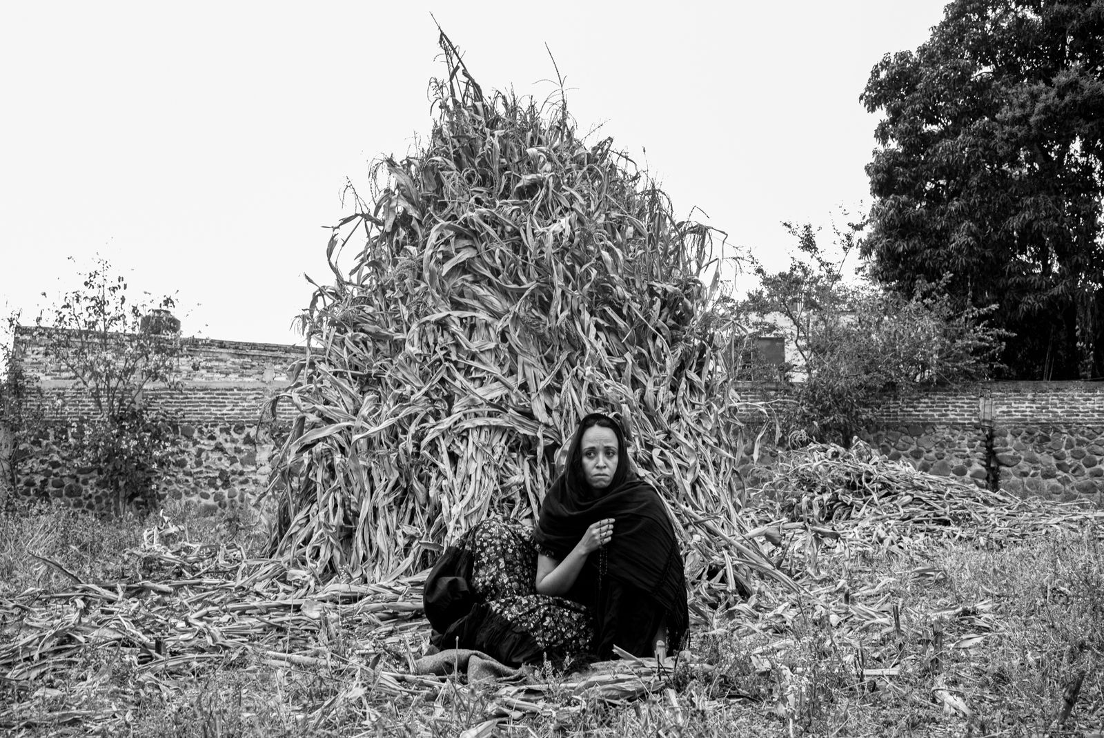 © Eduardo Moreno - Resigned in the place between corn husks and a presence in black