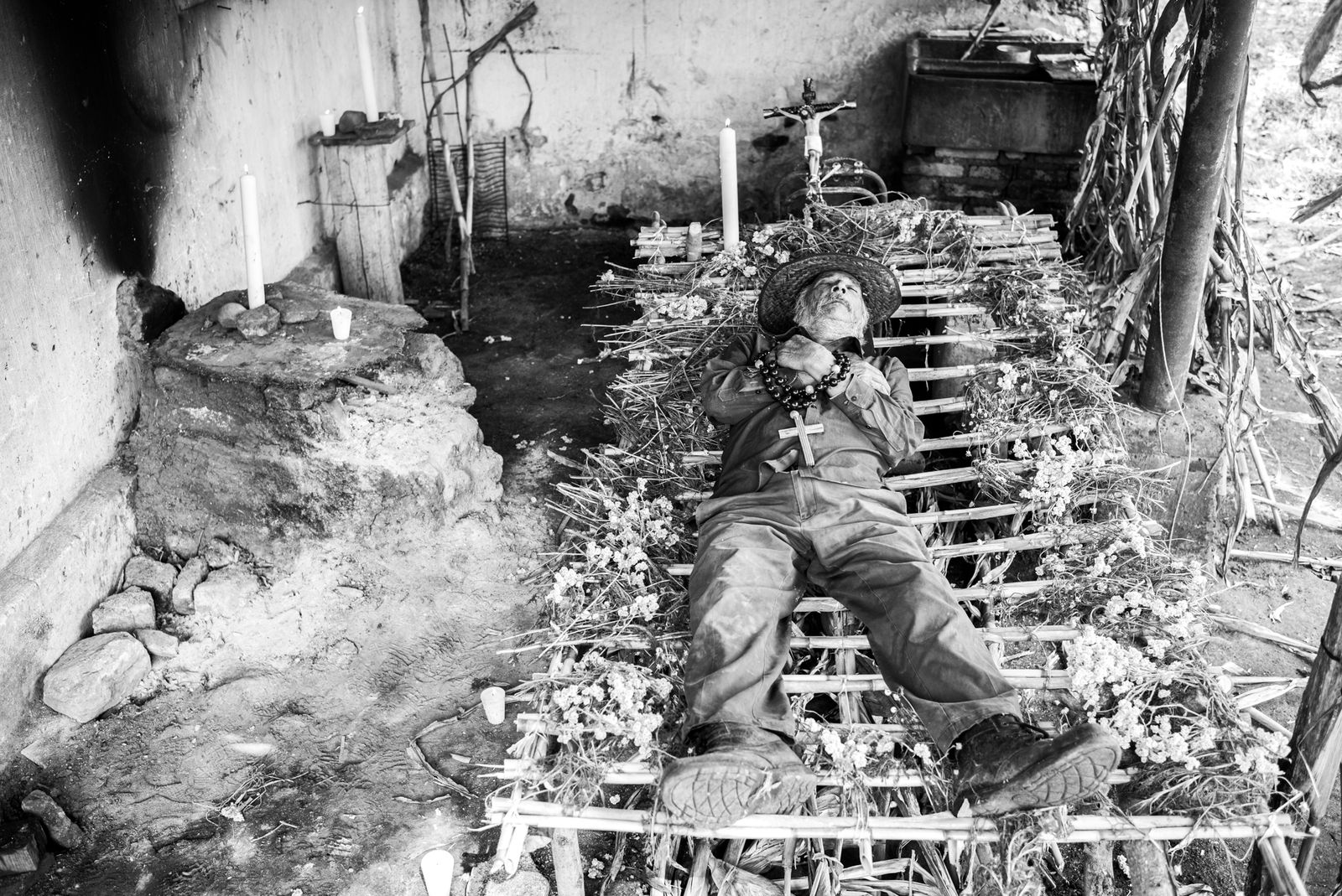 © Eduardo Moreno - Dead and lonely in what in the kitchen of the house with a Brik oven and the smoke of the tortillas preparation