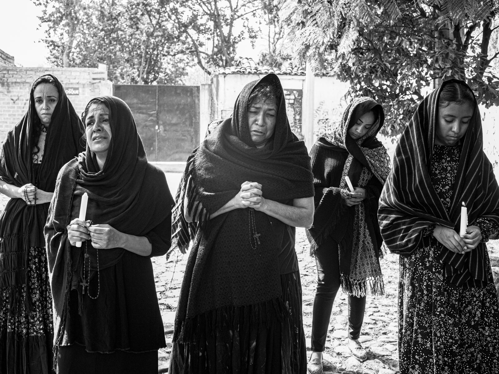 © Eduardo Moreno - Walking with the deceased. A road of sorrow, while waiting for a justice that will never come