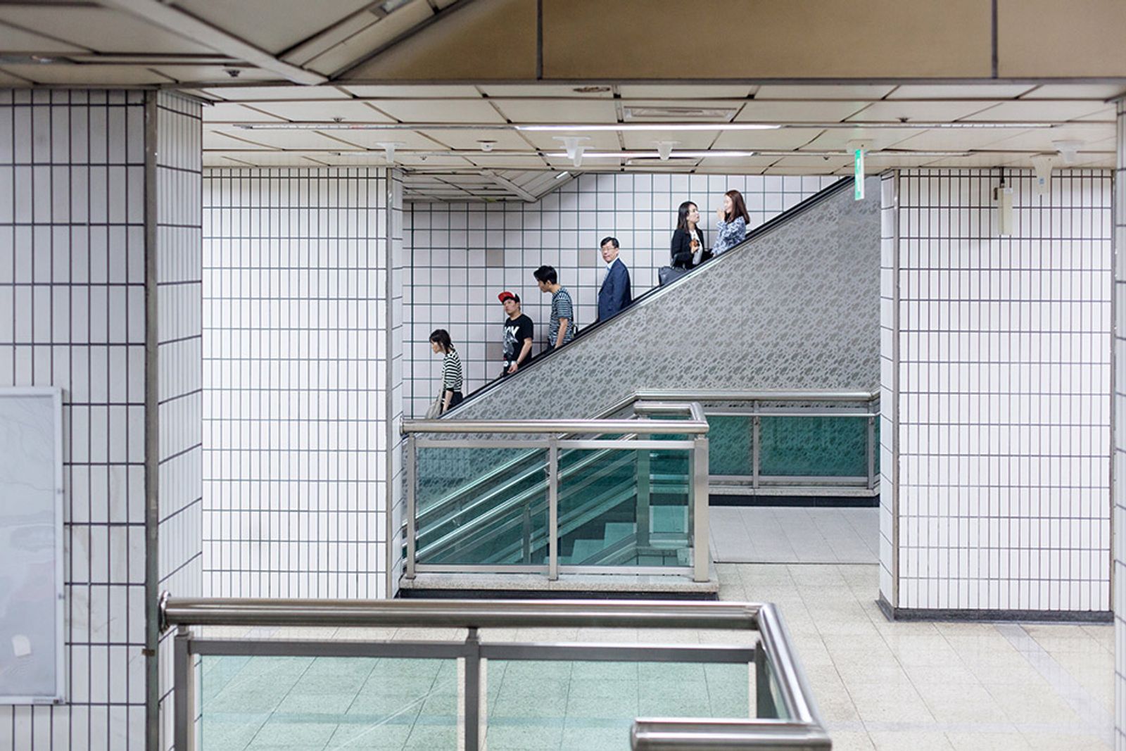 © Filippo Venturi - People on the escalators of Seoul’s tube.