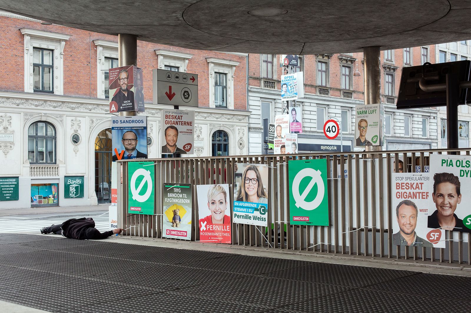 © Filippo Venturi - Campaign posters at the Nørreport underground station. Copenhagen, June 4, 2019.