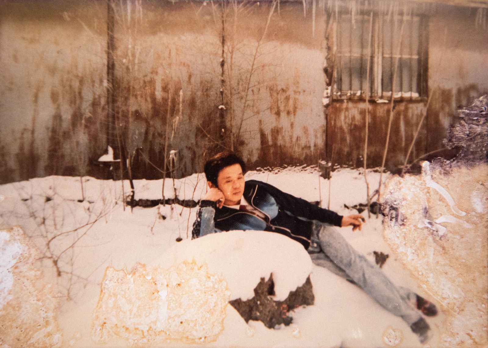 © Guligo Jia - My dad lies on the ground scattered with snow.