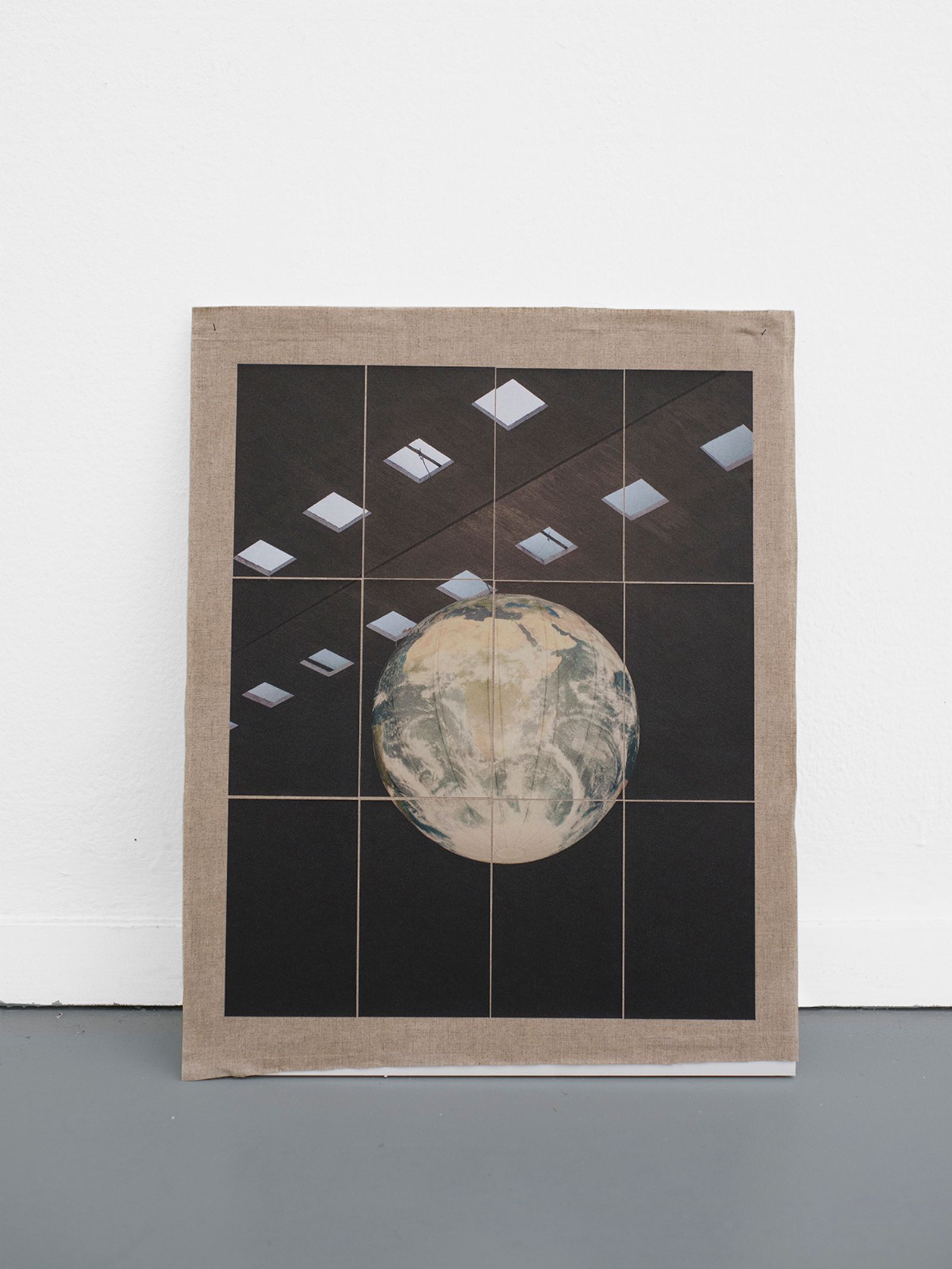 © Esther Hovers - Structures, Globe, 2019 58 x 46 cm / 22.8 x 18.1 in. Inkjet prints on Tosa Shi – 54 gsm, fixed on linen.