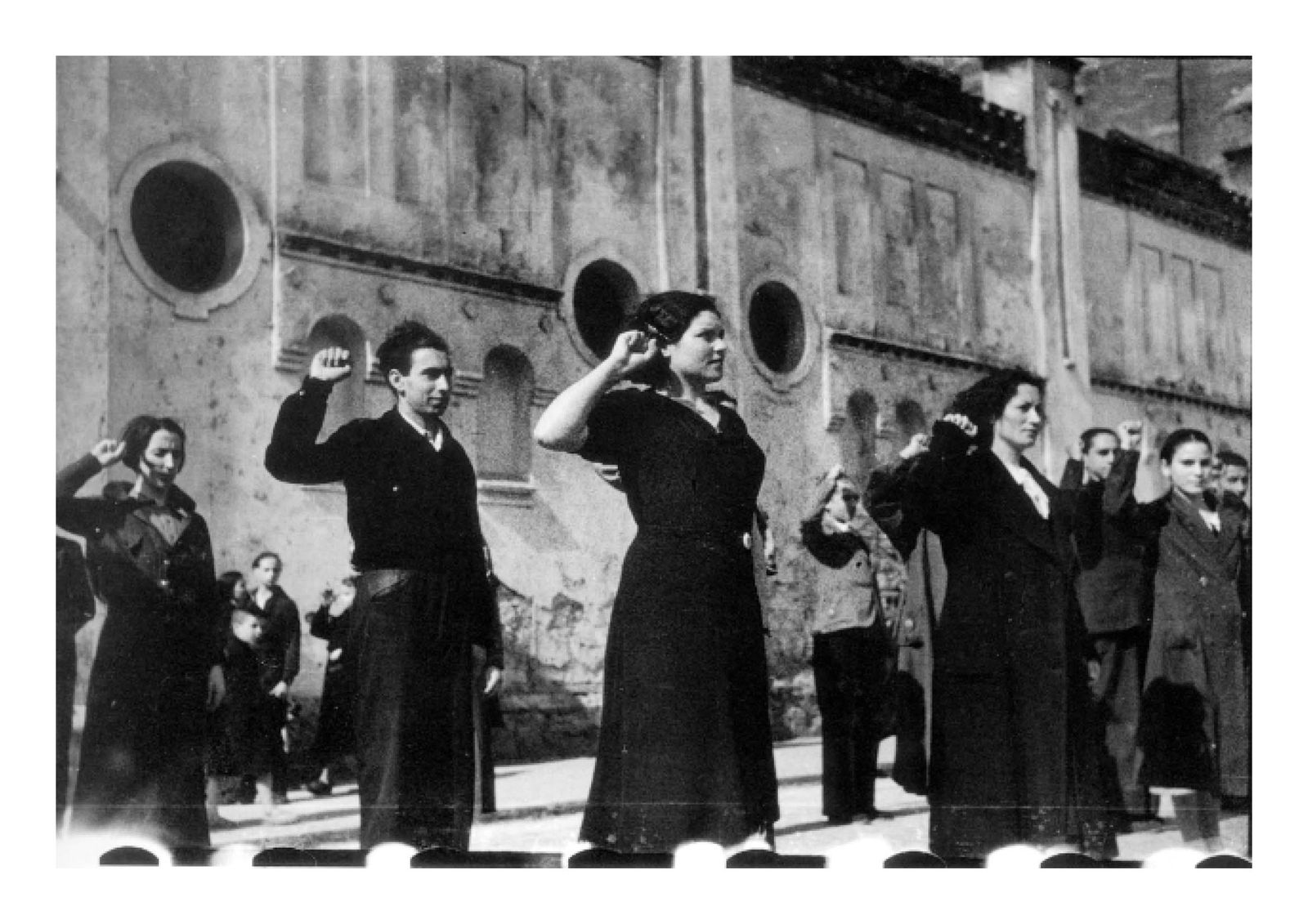© Francesca Seravalle - Raised Fist.  Communist and anarchic salute with the fist beside the head, Spanish Civil War 1930s. PDM