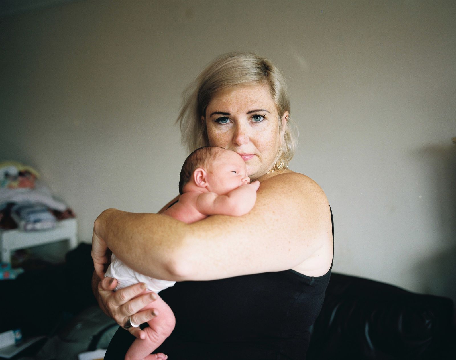 © Kirsty Mackay - Debbie with her new born baby, Anderston.