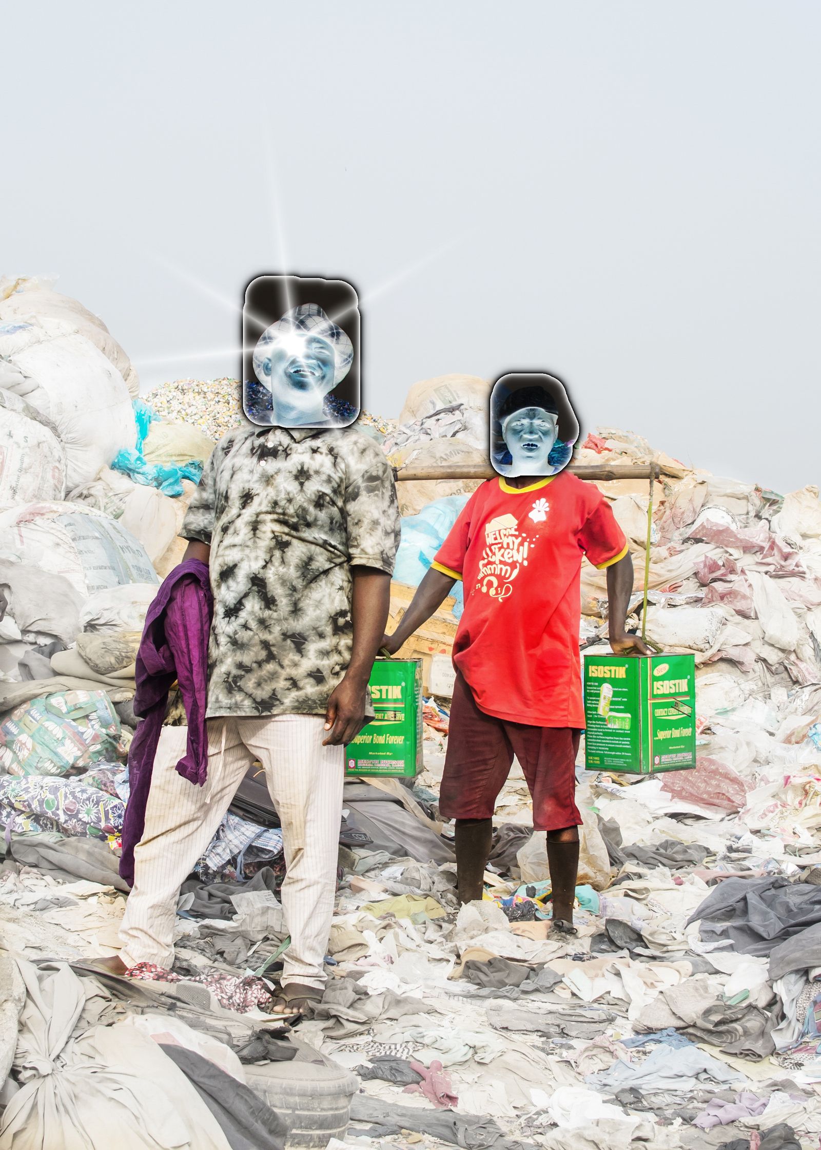 © Aàdesokan - Image from the WASTE IDENTITY: BOLA BOLA LIVING photography project