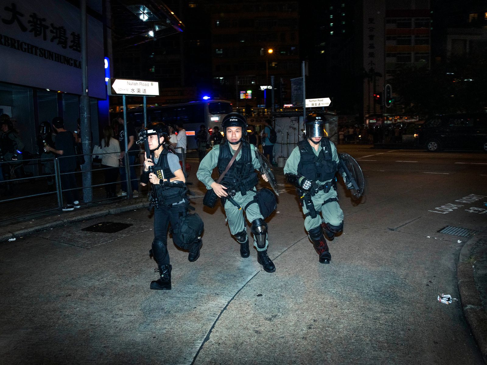 © Thaddé Comar - Run & Hit (Name of the tactic used by police during late night demonstrations. )