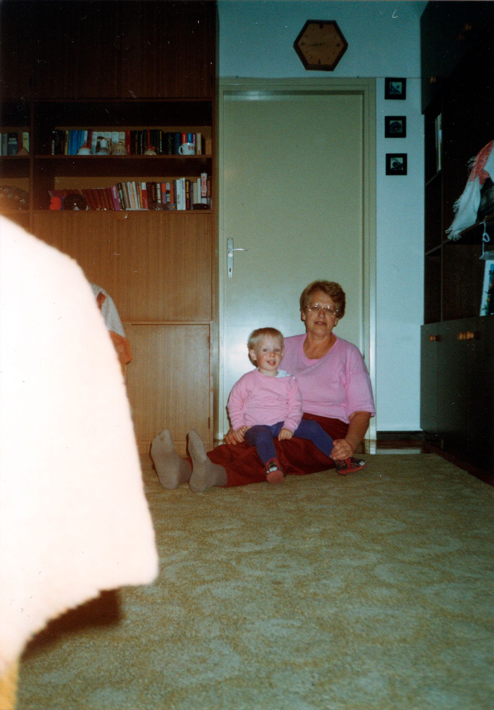 © Lucija Rosc - Me and my grandma in the living room (1998)