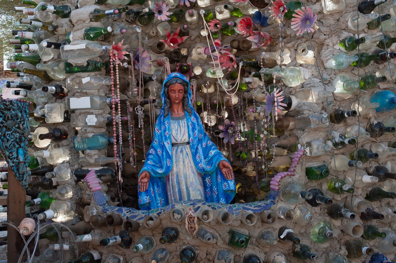 © Jason Houge - Our Lady of Lost Souls and Beautiful Freaks, East Jesus art site; Slab City, USA 2018