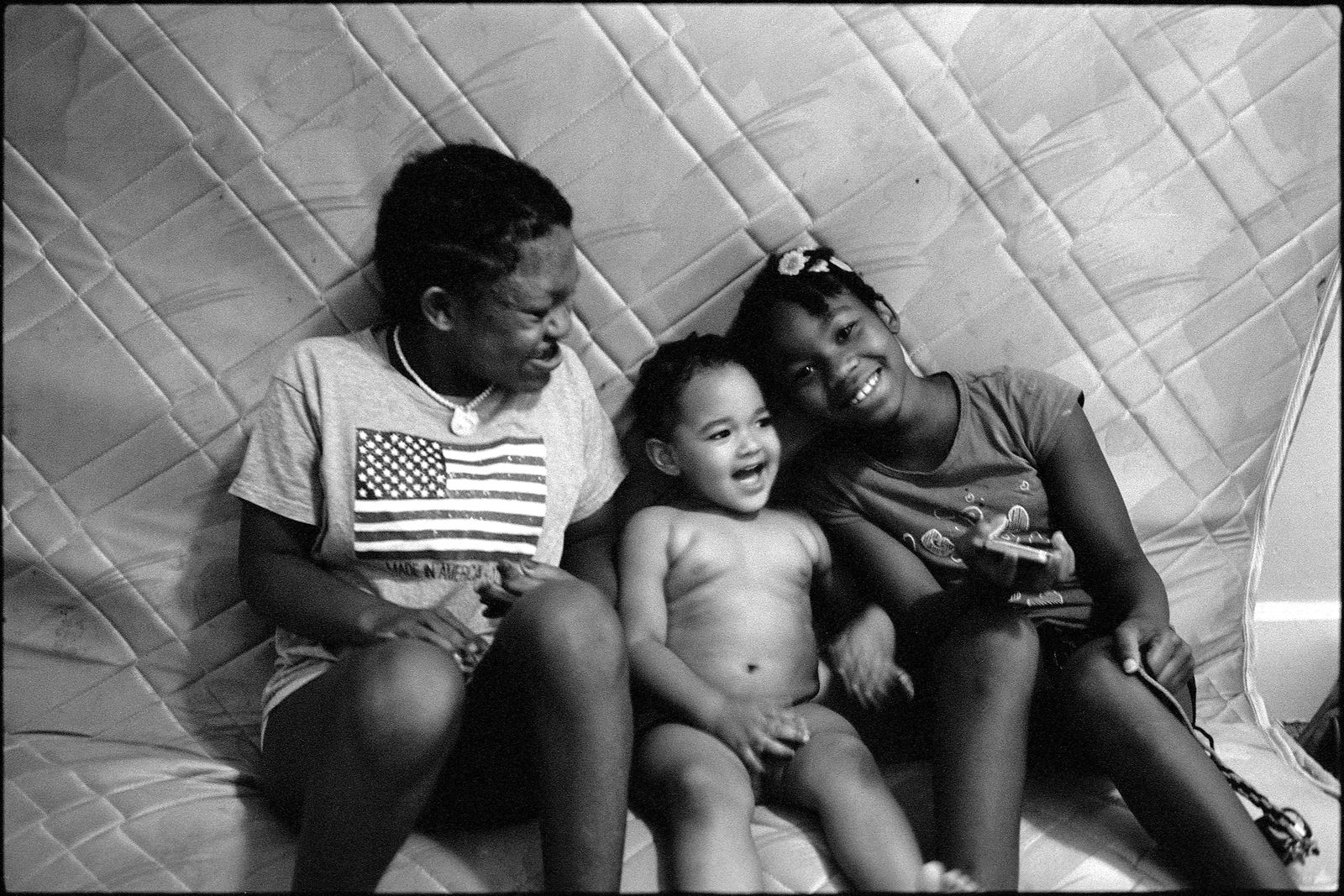 © Jason Houge - Reign playing with her aunties, Tyroniccia and Tyrianna; Green Bay, Wisconsin