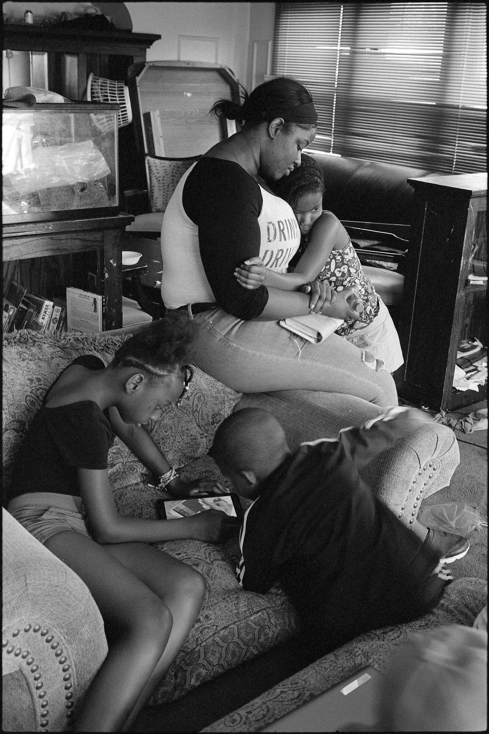 © Jason Houge - LaShawnda visits her mother and sisters at their home in north Milwaukee; Milwaukee Wisconsin