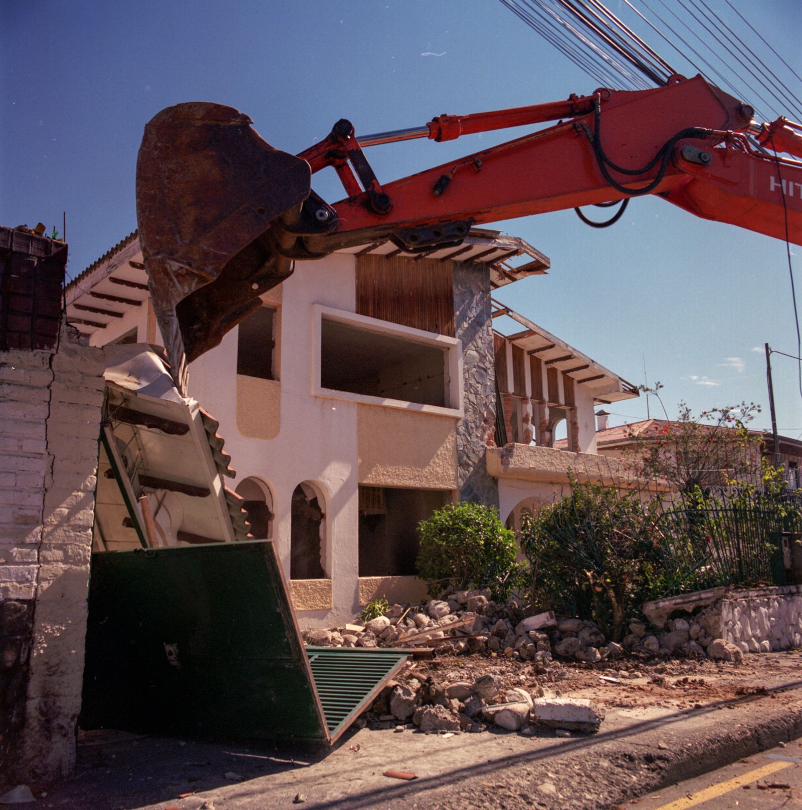 © María García - Image from the Secreto (When the house turned to indigo blue dust) photography project