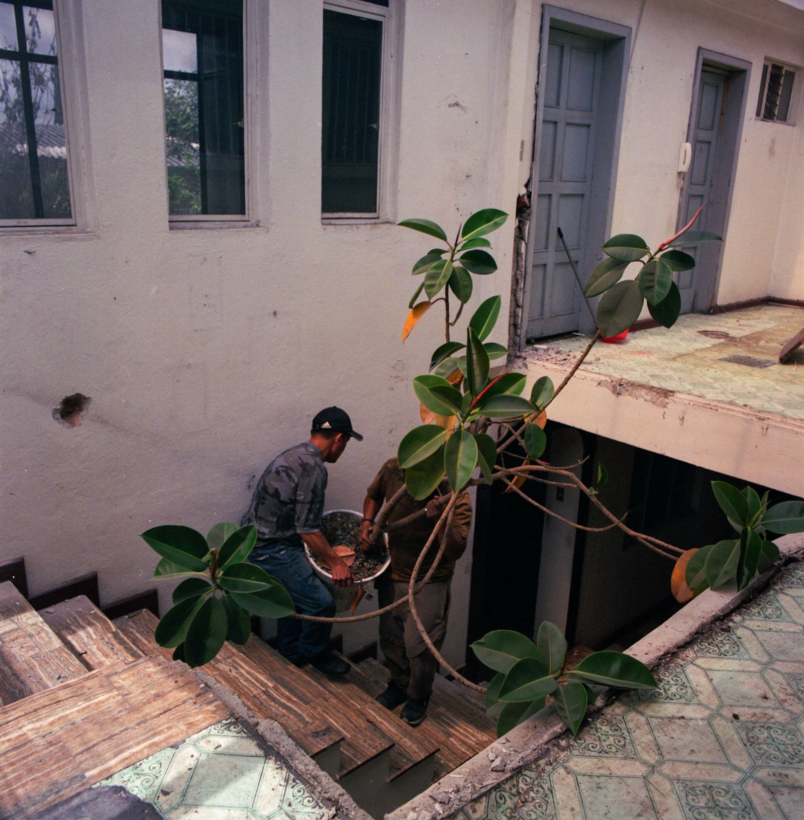 © María García - Image from the Secreto (When the house turned to indigo blue dust) photography project