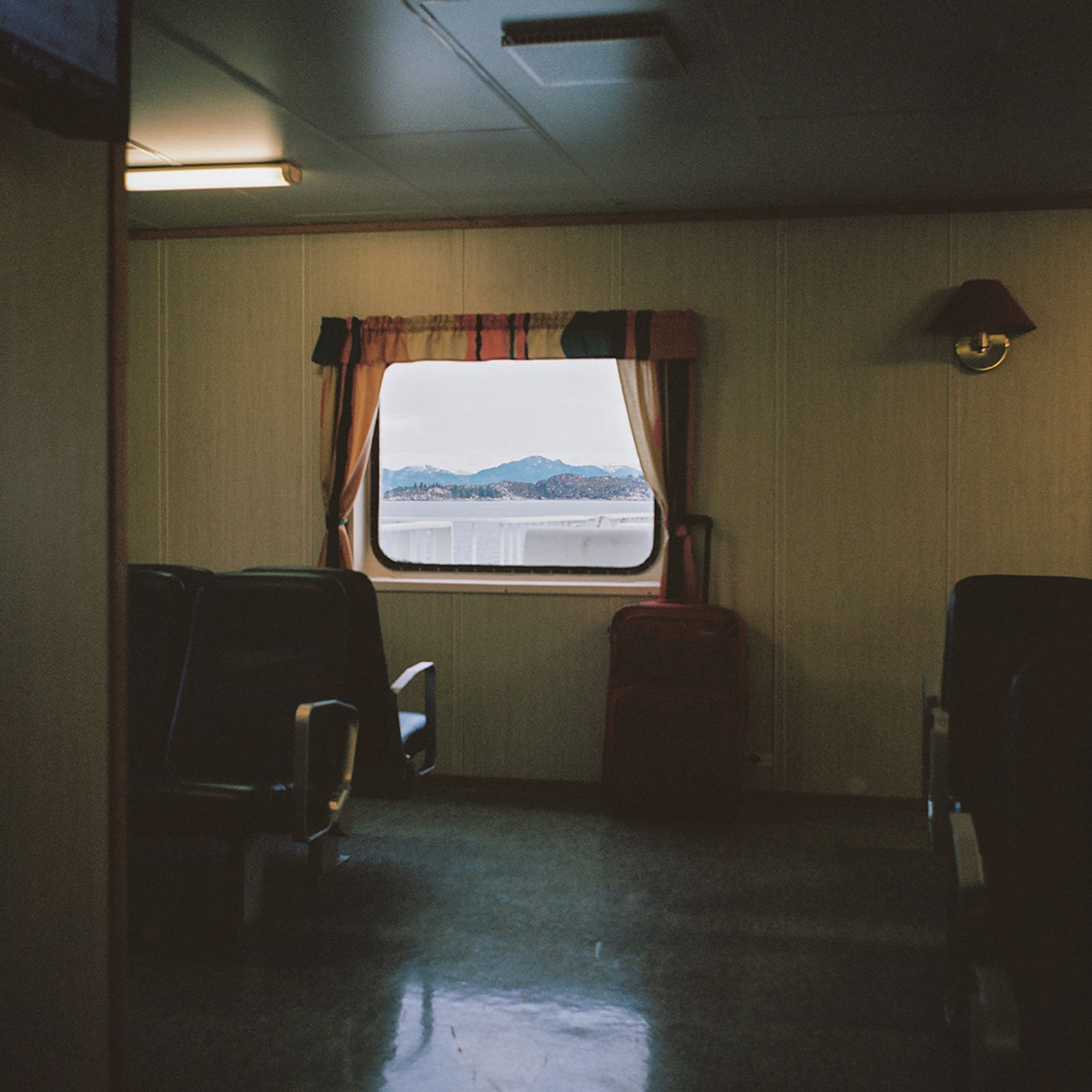 © Mirjam Stenevik - A tired suitcase takes the old ferry one last time, before it's being replaced with a new electrical model.