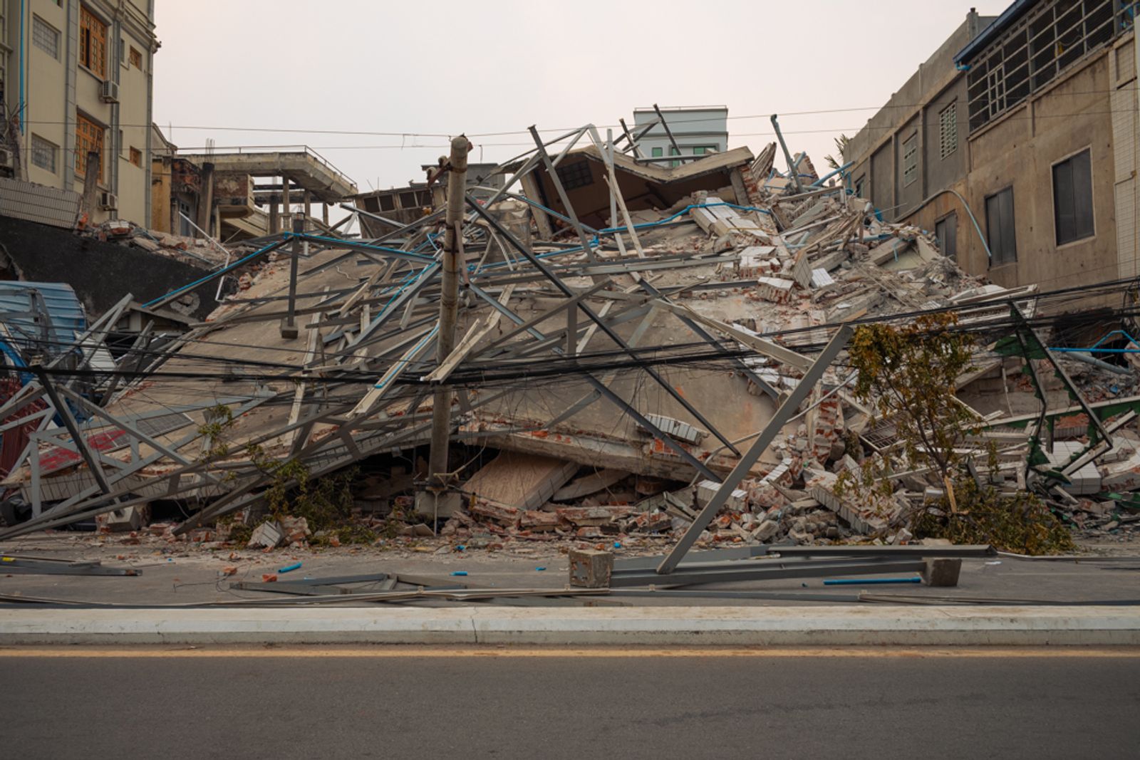 © Patrick Chengzhi Wang - A collapsed building destroyed during the 7.7-magnitude earthquake on March 28th, 2025, in Mandalay, Myanmar.