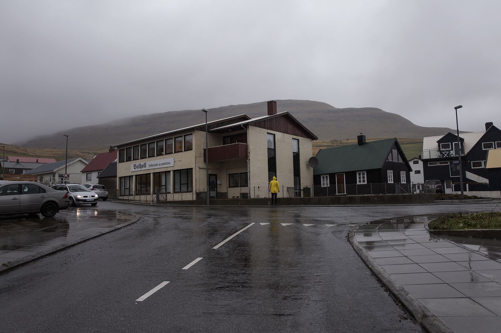© Eija Mäkivuoti - The Unbearable Lightness of Giving a F**k – A Thousand Faroe Islands: The Yellow Raincoat (Fróði 2), 2017