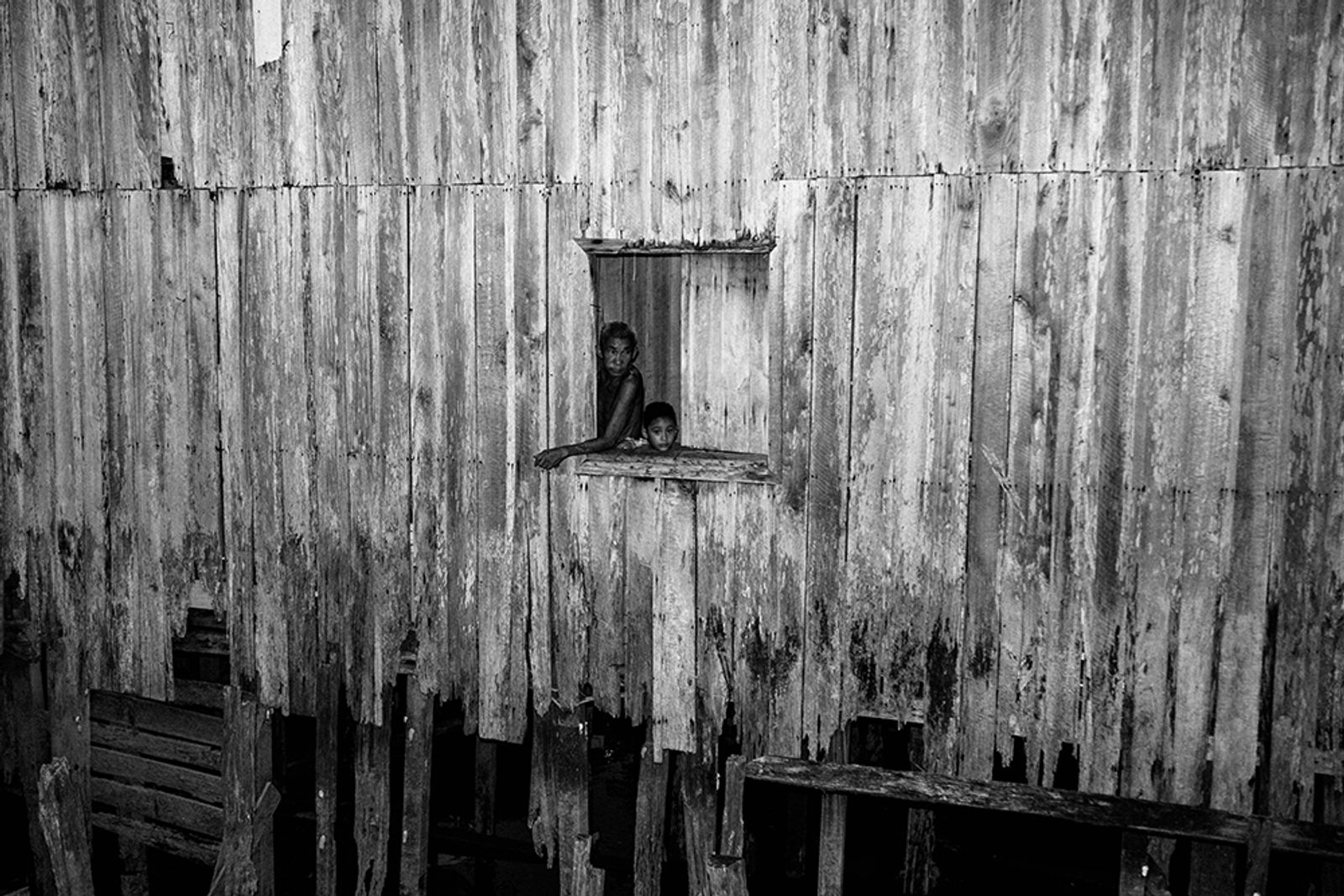 © Tommaso Protti - Residents in Vila dos Barcos, a poor neighborhood of stilt houses in Belem.