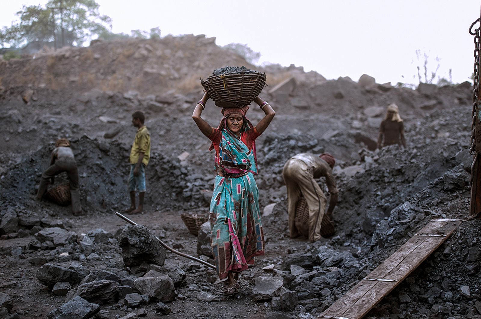 © Valerie Leonard - NO RETIREMENTAt around 8 am, some of them are paid 1$ a day to load manually the coal in the trucks.