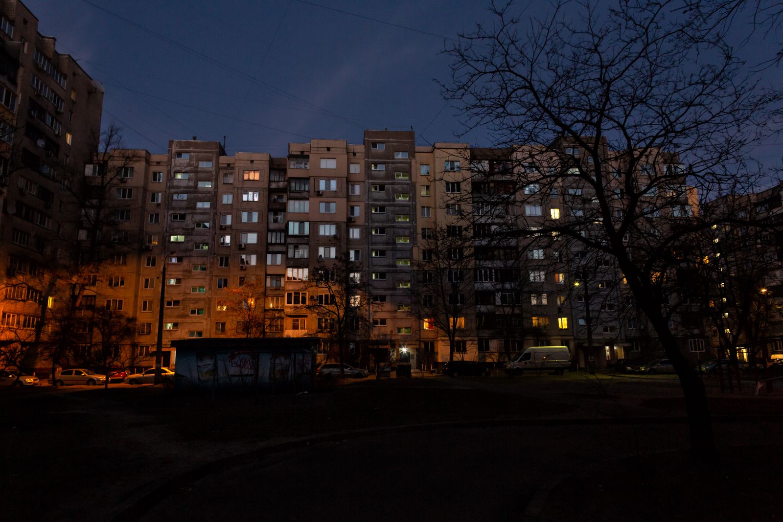 © Nikos Pilos - 21/03/2022. Kiev, Ukraine. Building complex at 221 Pidizd street in the Obolone district, close to the war zone of Ιlpin.