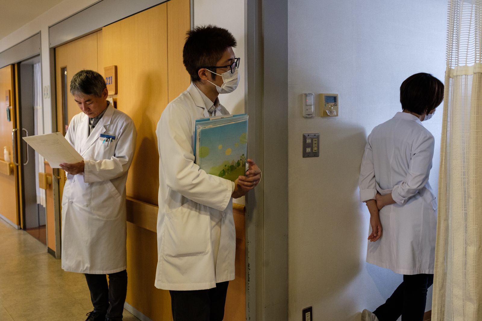 © Yuki Iwamura - Doctors and nurses participate ward rounds every on November 20th, 2019 at Aiwa Hospice in Nagano, Japan.