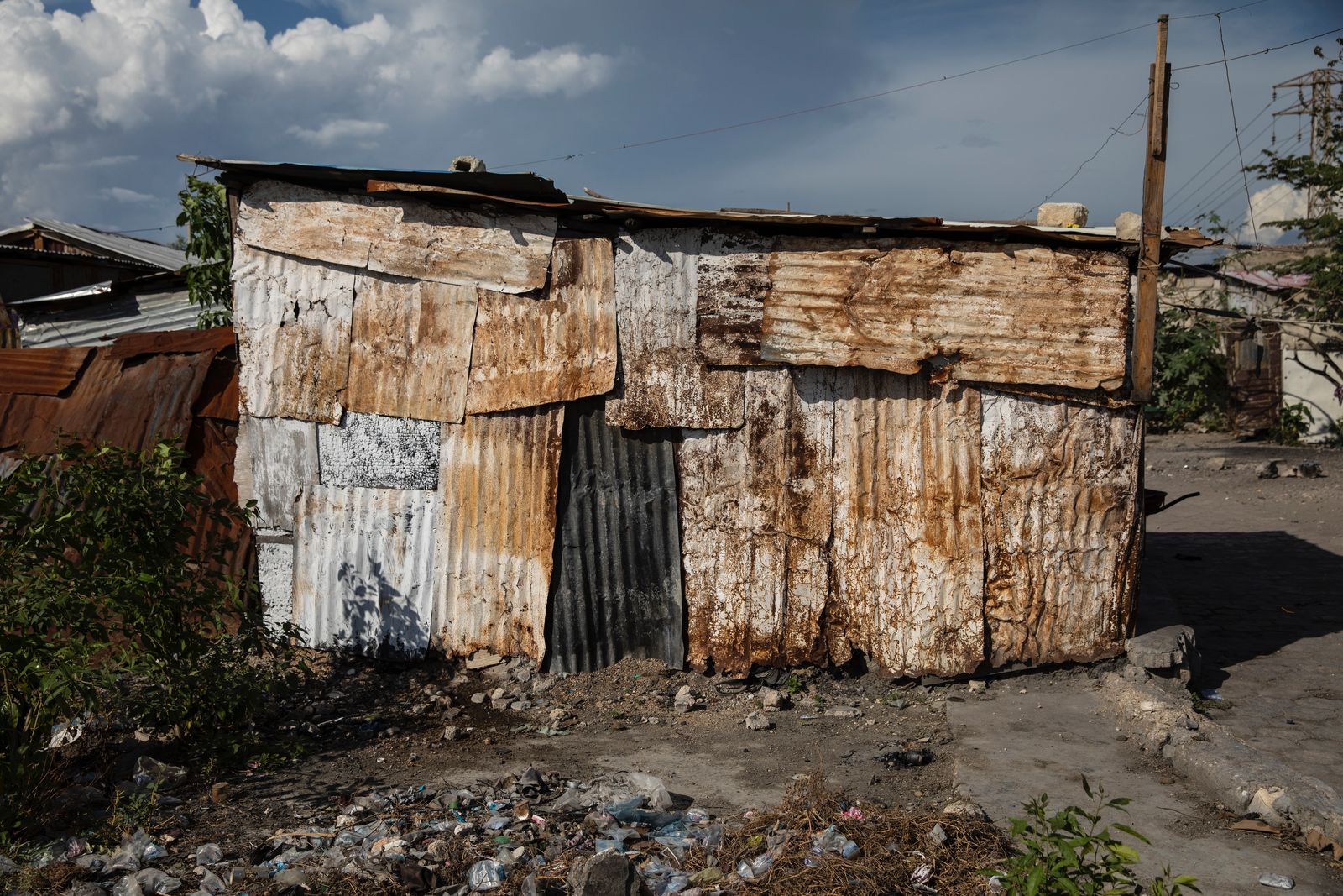 © RODRIGO ABD - A house built with recycled metal sheets in La Saline shanty town, in Port-au-Prince, Haiti, Monday, Sept. 13, 2021.