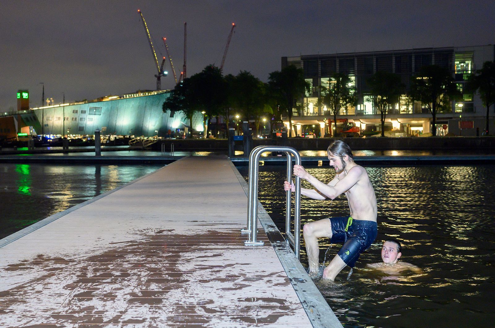 © Els Zweerink - Swimming at night in the IJ (water in Amsterdam).