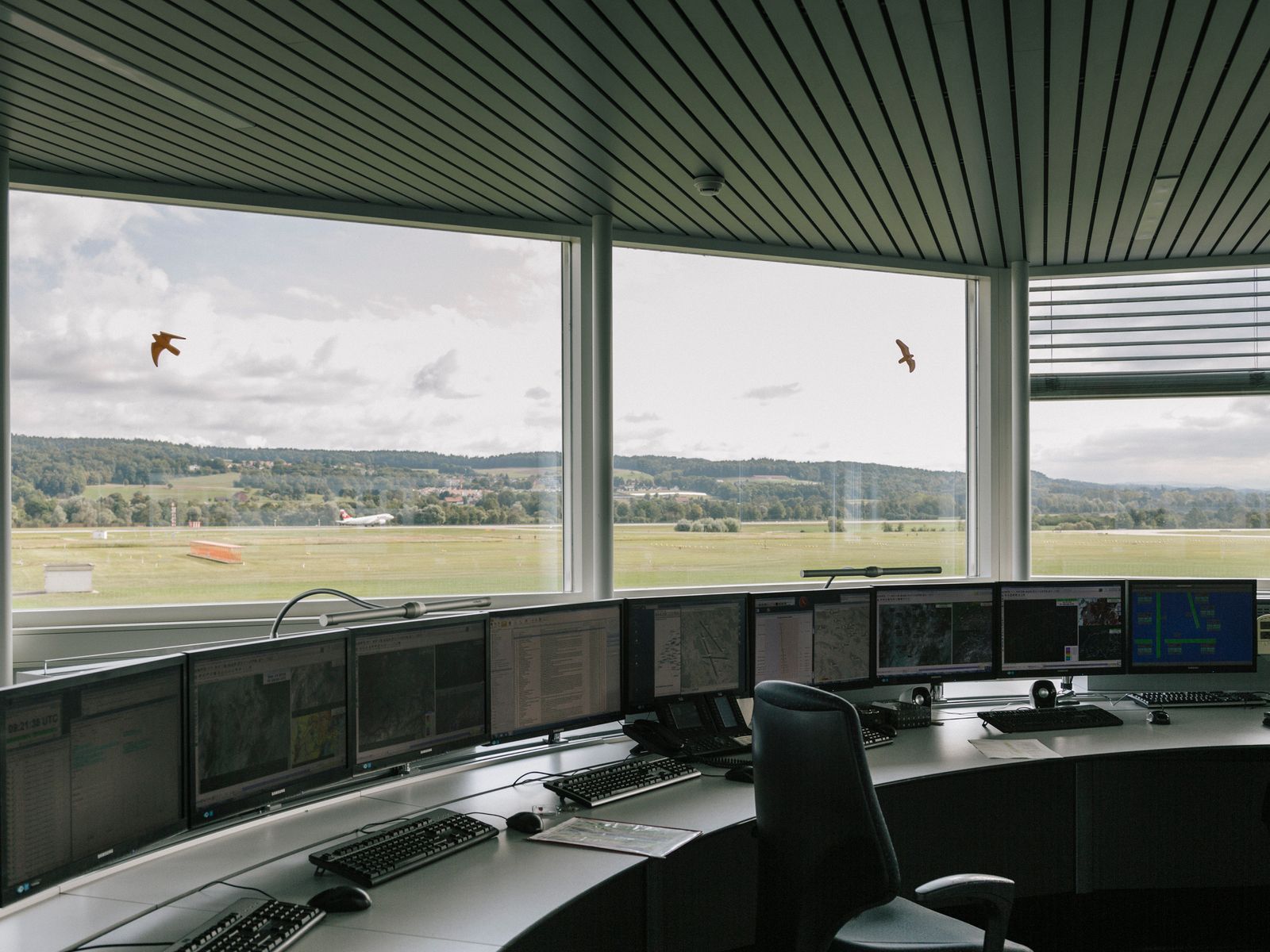 © Salvatore Vitale - Control room at the Zürich airport for the visibility check operated by MeteoSwiss.