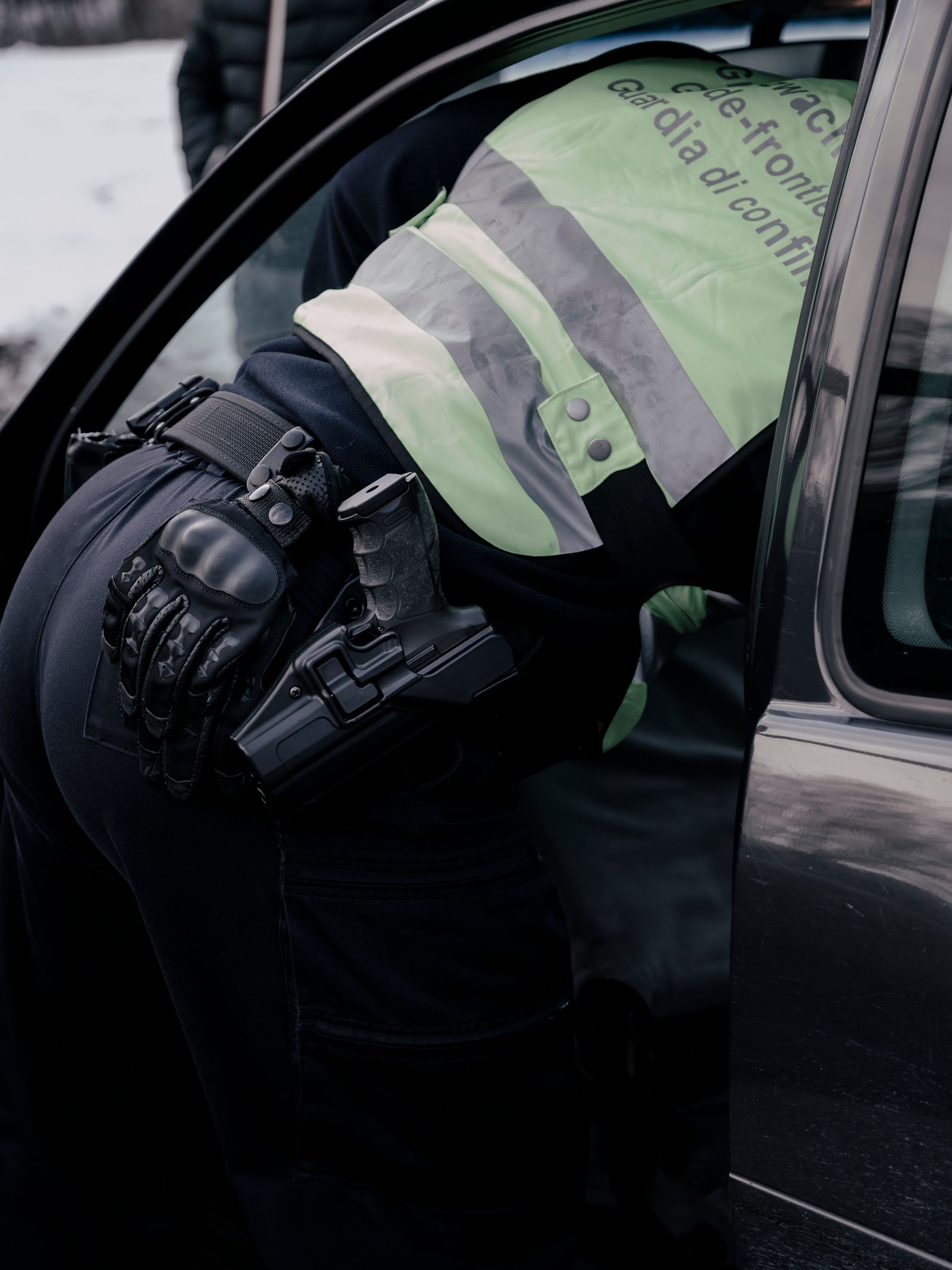 © Salvatore Vitale - A car control at the border by the Border Police, looking for drugs importation.