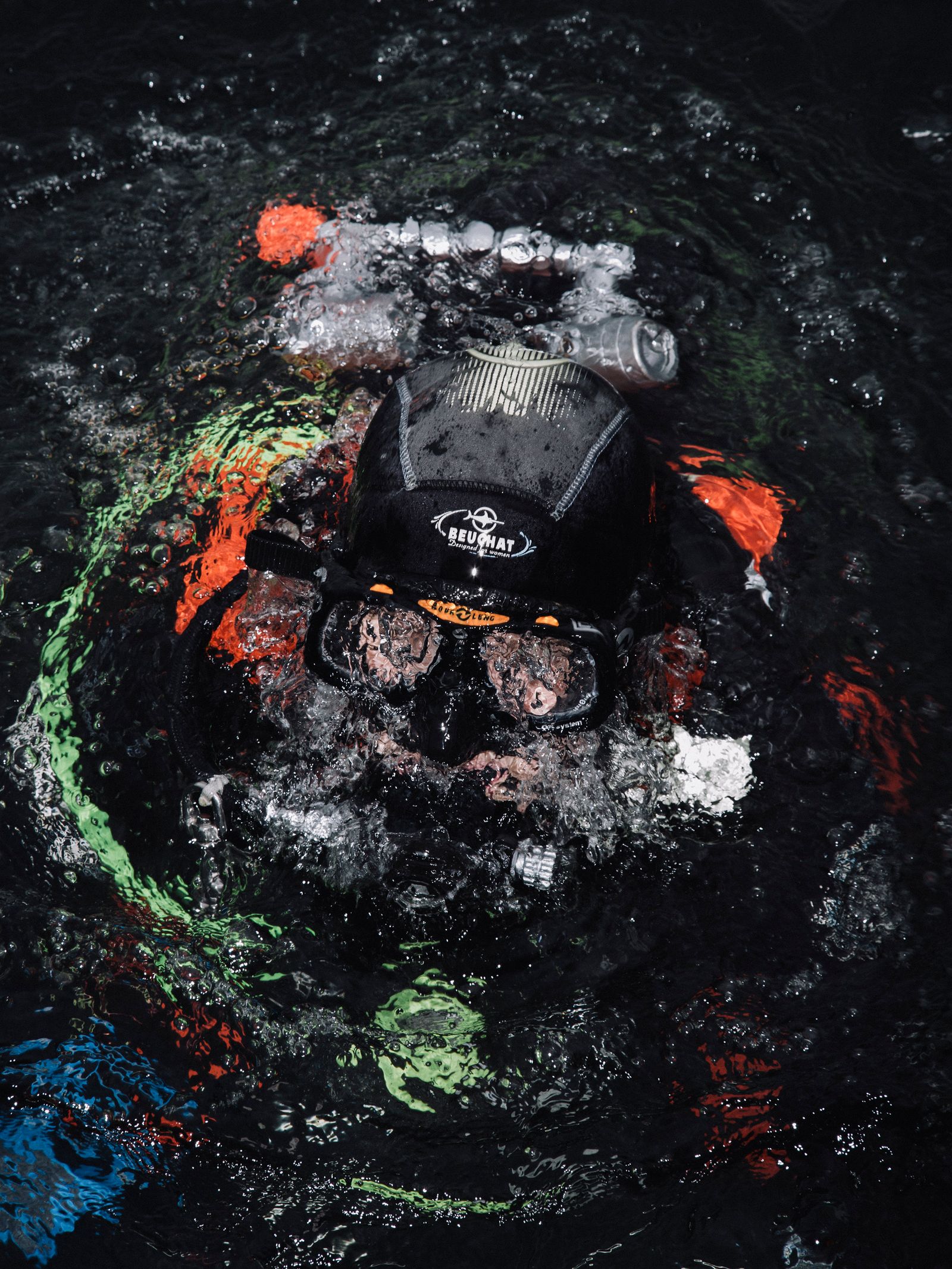 © Salvatore Vitale - Lake police agent going on a patrol during a rescue mission.