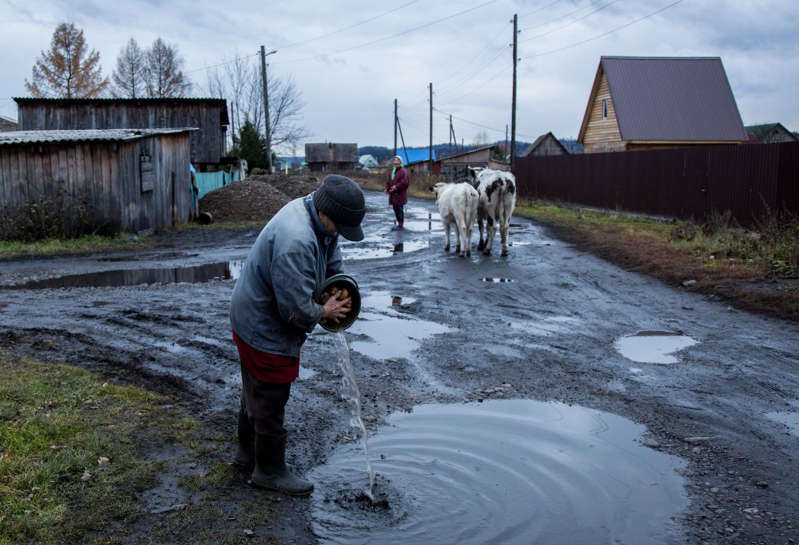 © Sally Low - Valentina washes her potatoes at an outside pipe.