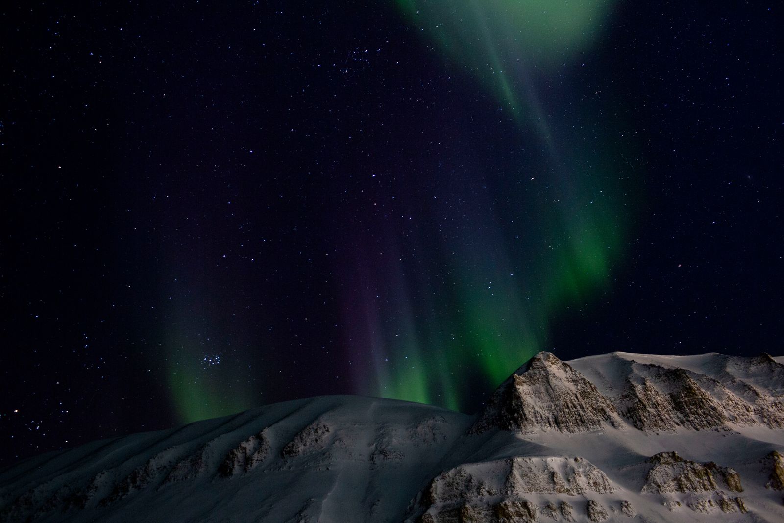 © Axelle de Russé - Only the Northern Lights illuminate the darkness of the polar night. Februa-ry 209, 11pm.