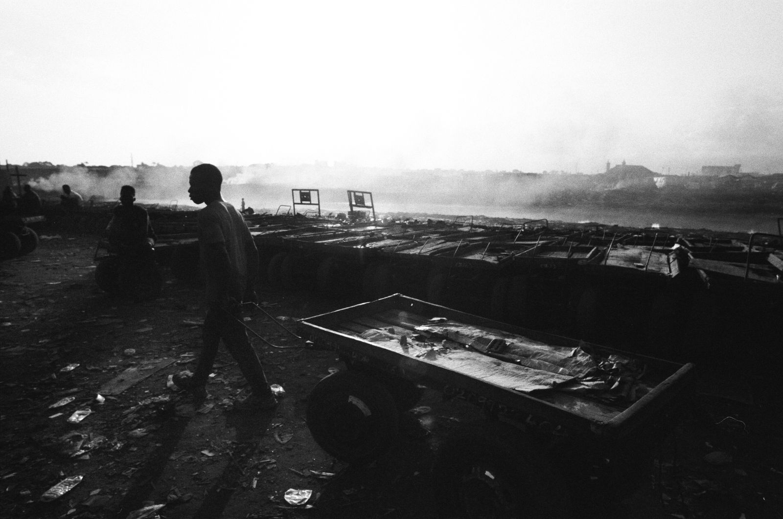 © carolina rapezzi - Accra, Agbogbloshie. Workers at the entrance of Sodom and Gomorrah slum.