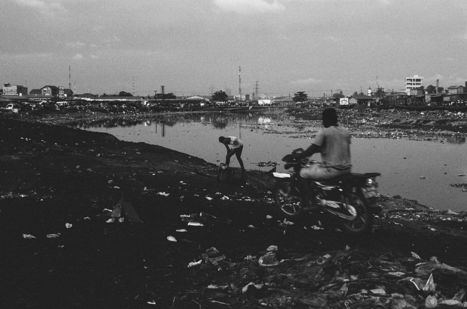 © carolina rapezzi - Accra, Agbogbloshie. The Odaw River dividing the slum Sodom and Gomorrah from the scrap yard.