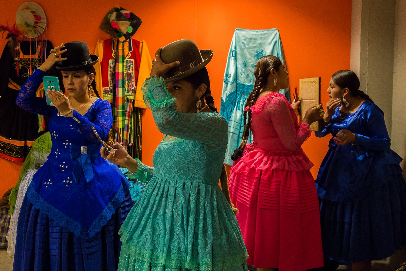 © Eduardo Leal - Cholitas prepare themselves backstage before ascending the catwalk at a fashion show in El Alto.