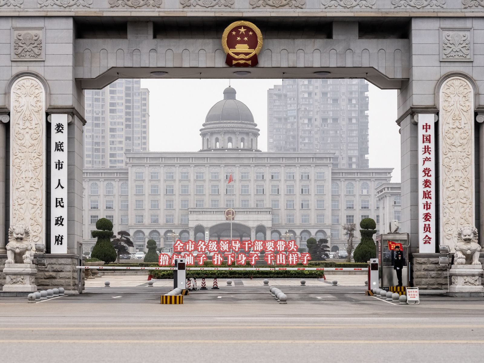 © WU GUOYONG - Image from the China's "White House" photography project