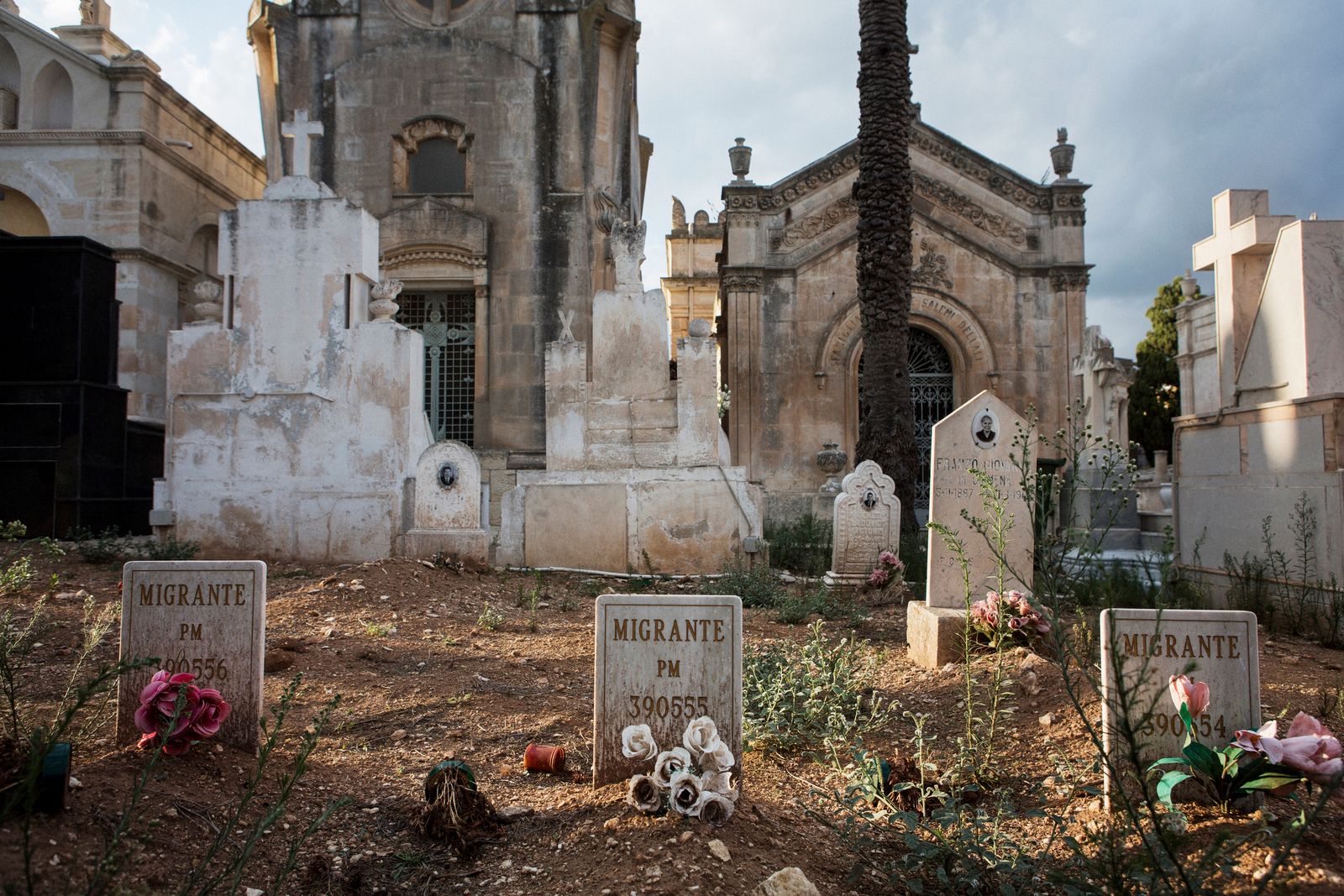 © Gianni Cipriano - Anonymous refugee graves. Sicily, 2016