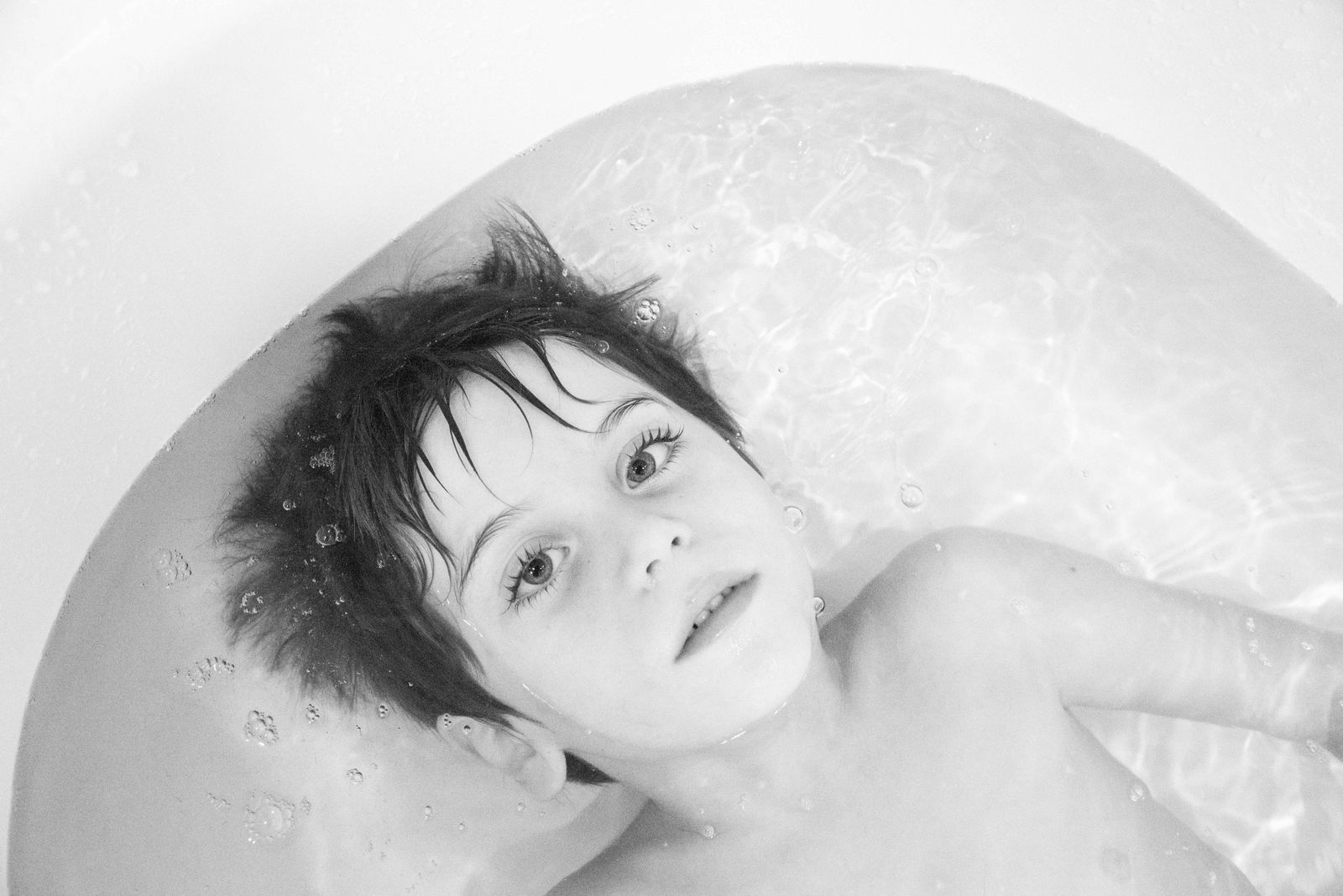 © Madelaine Ekserciyan - The last one to take the bath. He wanted to enjoy. Alone. In peace.