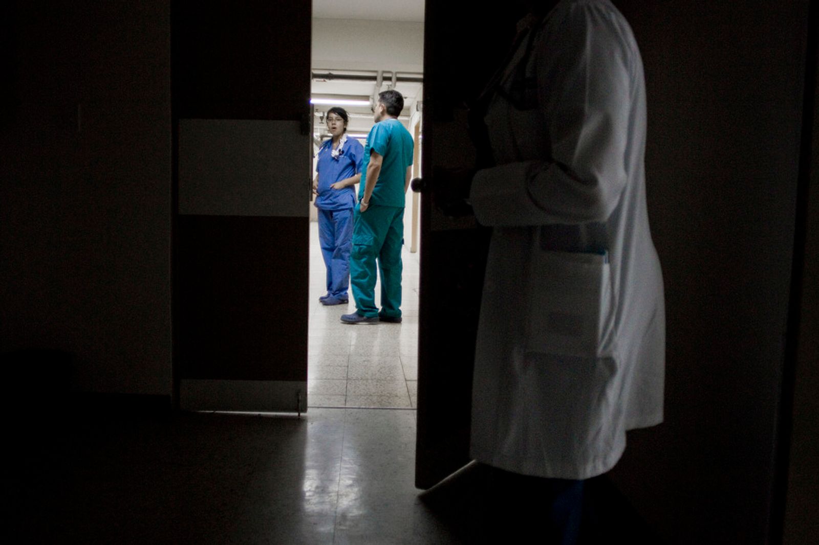 © Carlos Pozo Alban - Entrada a la residencia de médicos