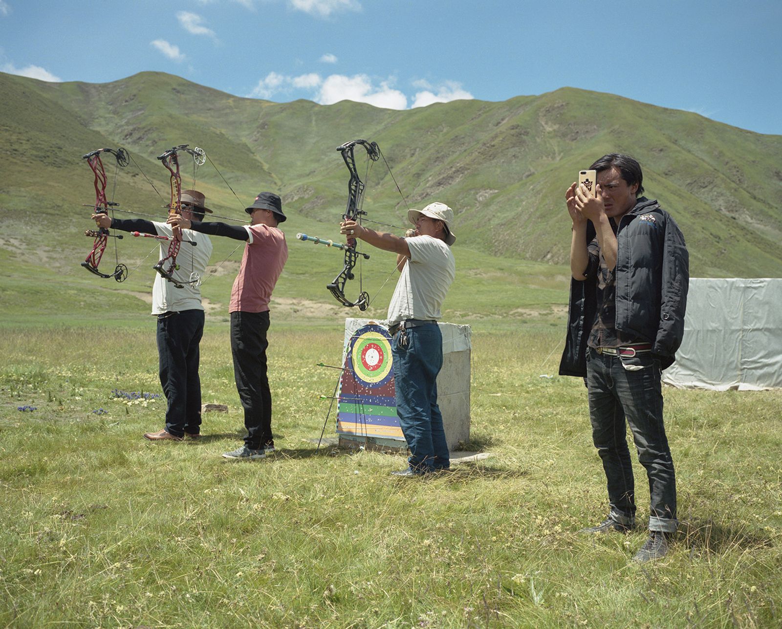 © Hao Wu - Tibetan men play archery. Da’ri, Tibetan Autonomous Prefecture of Golog, Qinghai province, China, 2018.