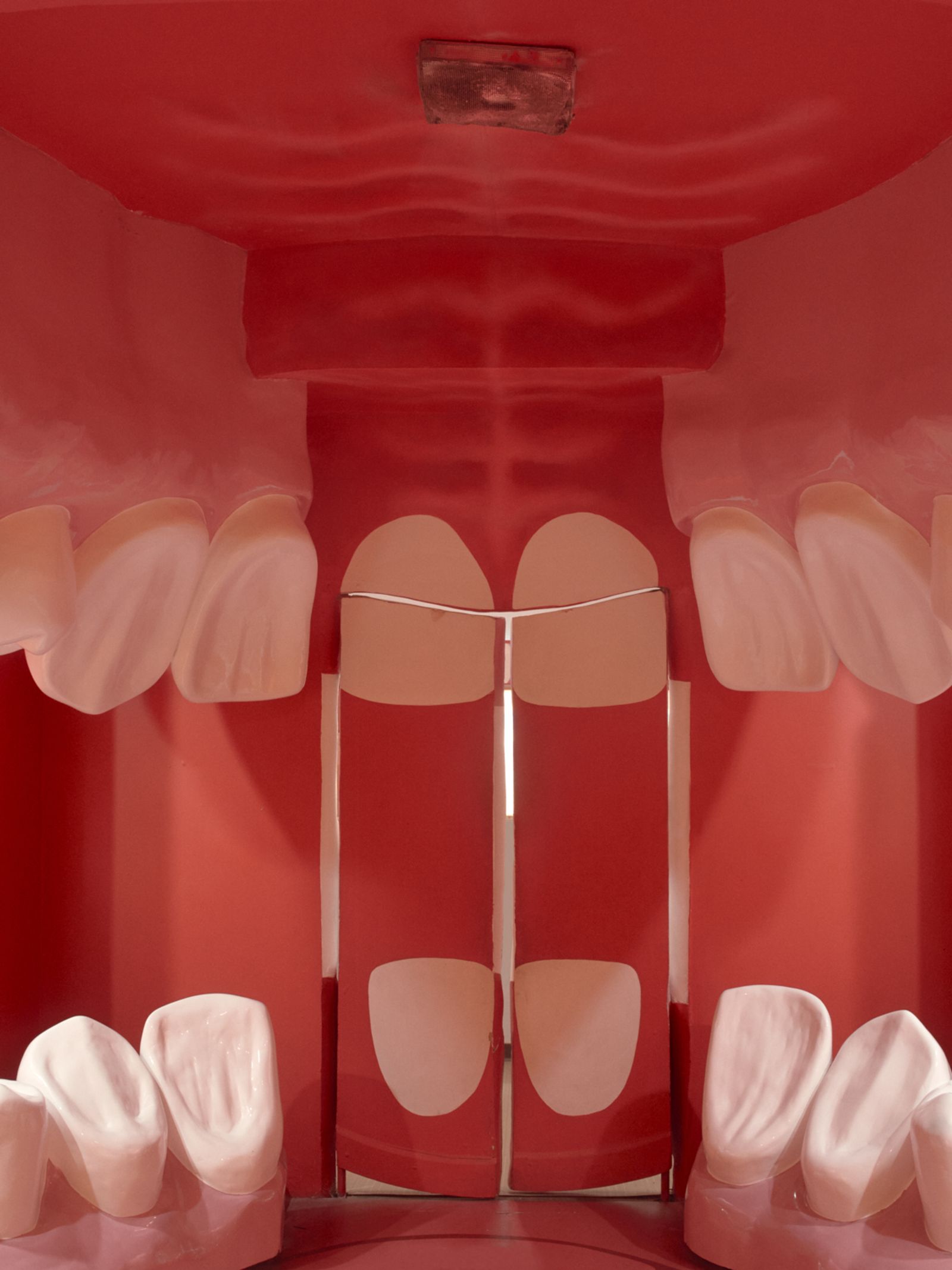 © Joel Jimenez - Large scale model of a human's mouth inside.