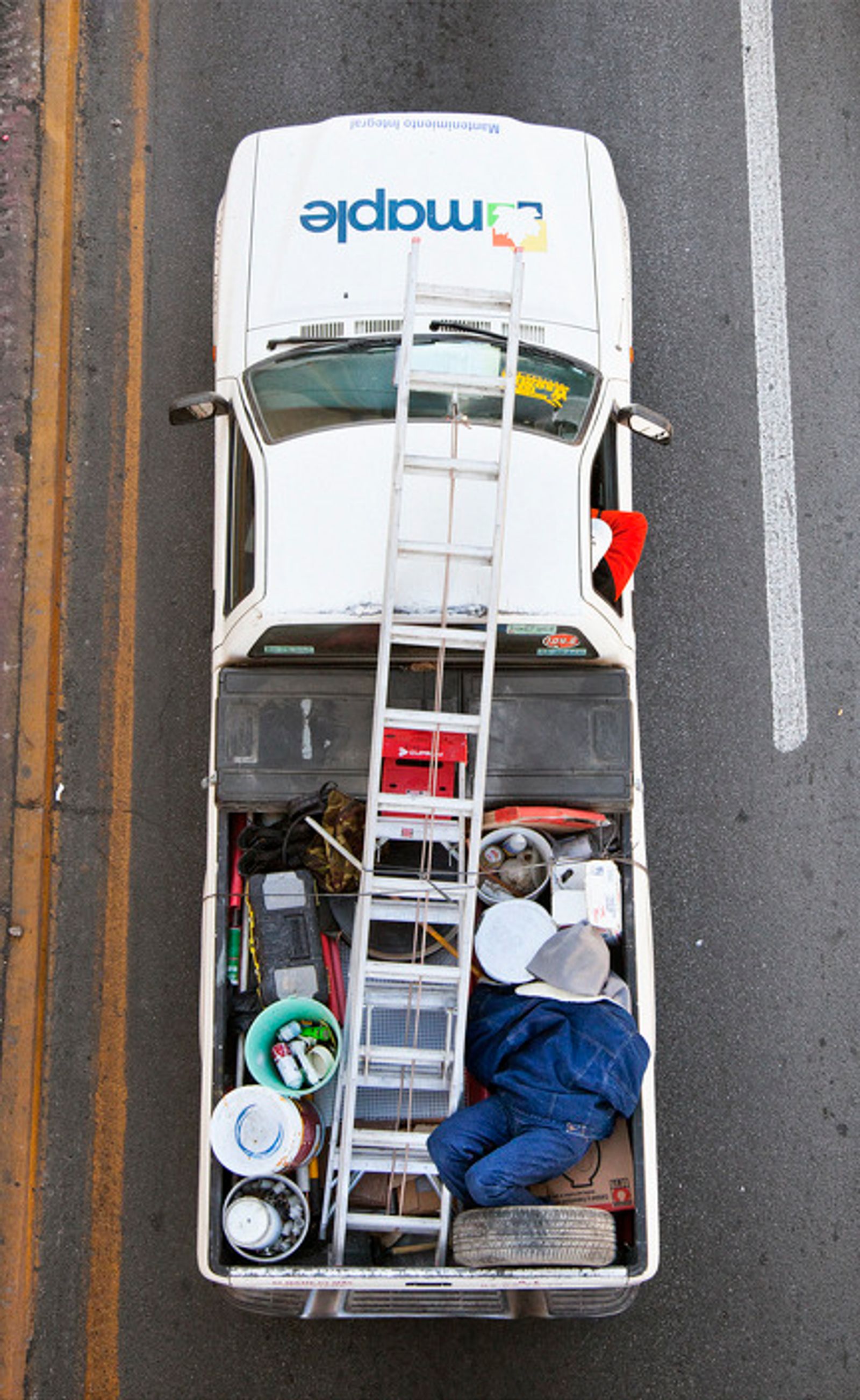 © Alejandro Cartagena - Image from the The Car Poolers photography project
