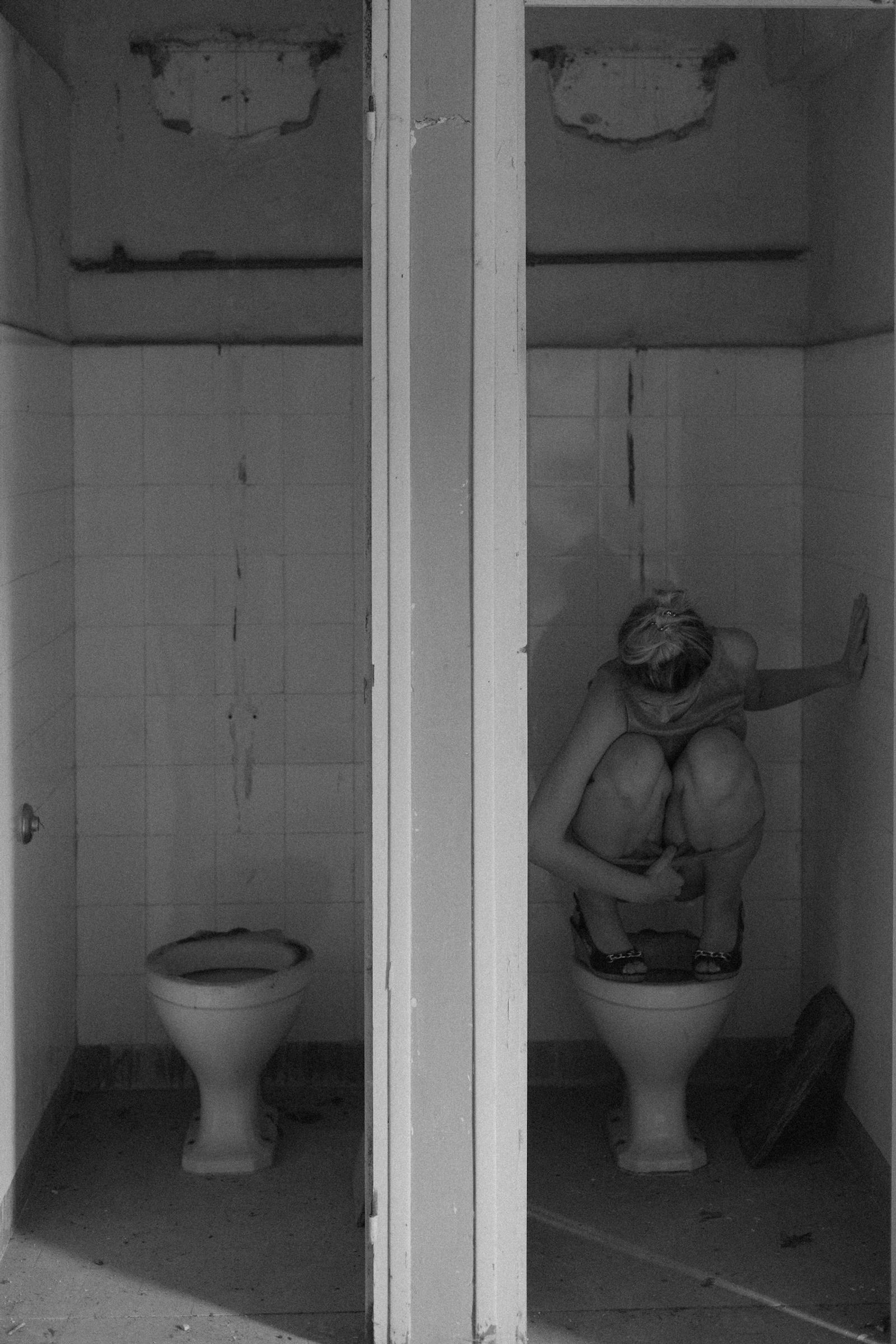 © Anna Guseva - Image from the «The black night calls my name» photography project
