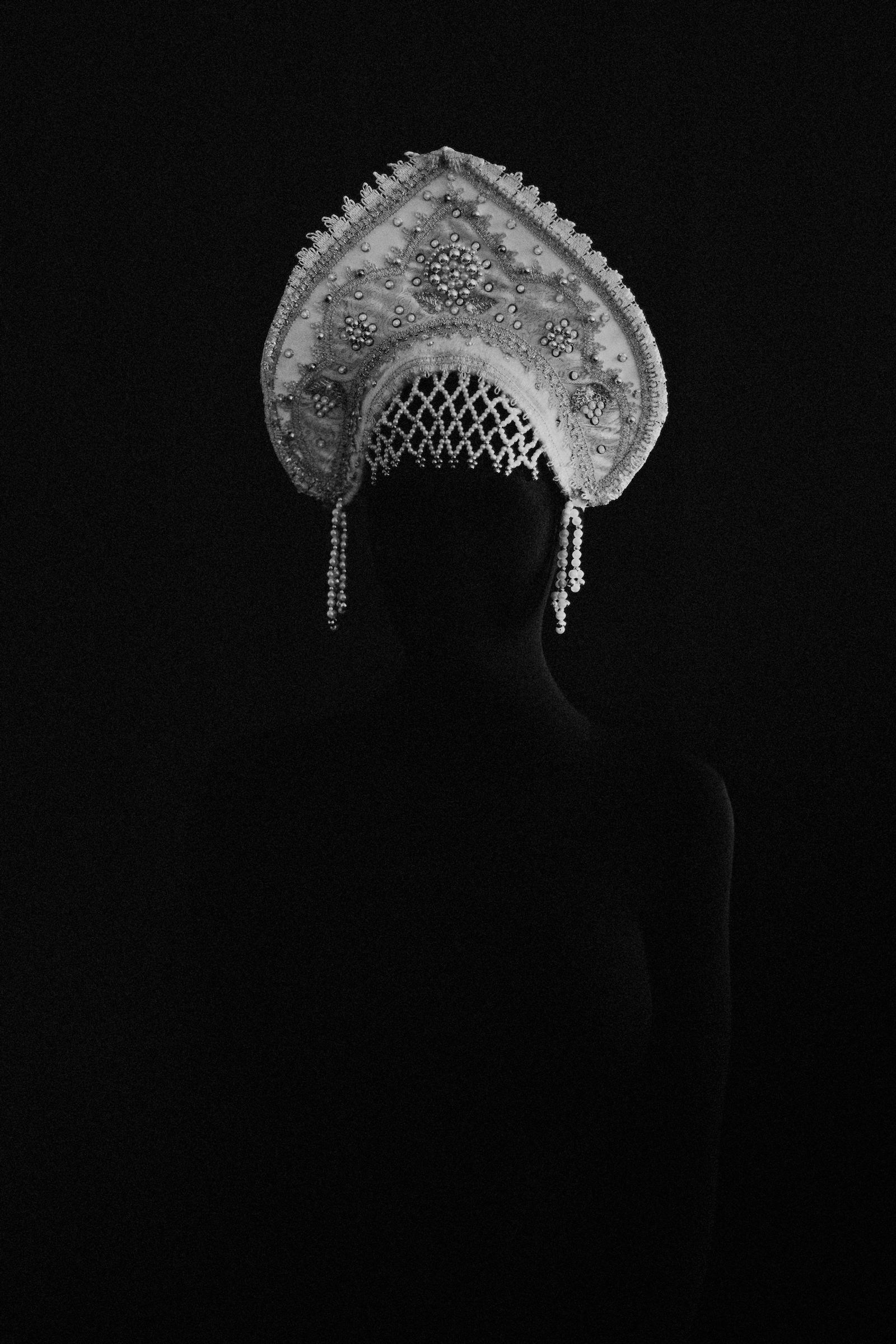 © Anna Guseva - Image from the «The black night calls my name» photography project