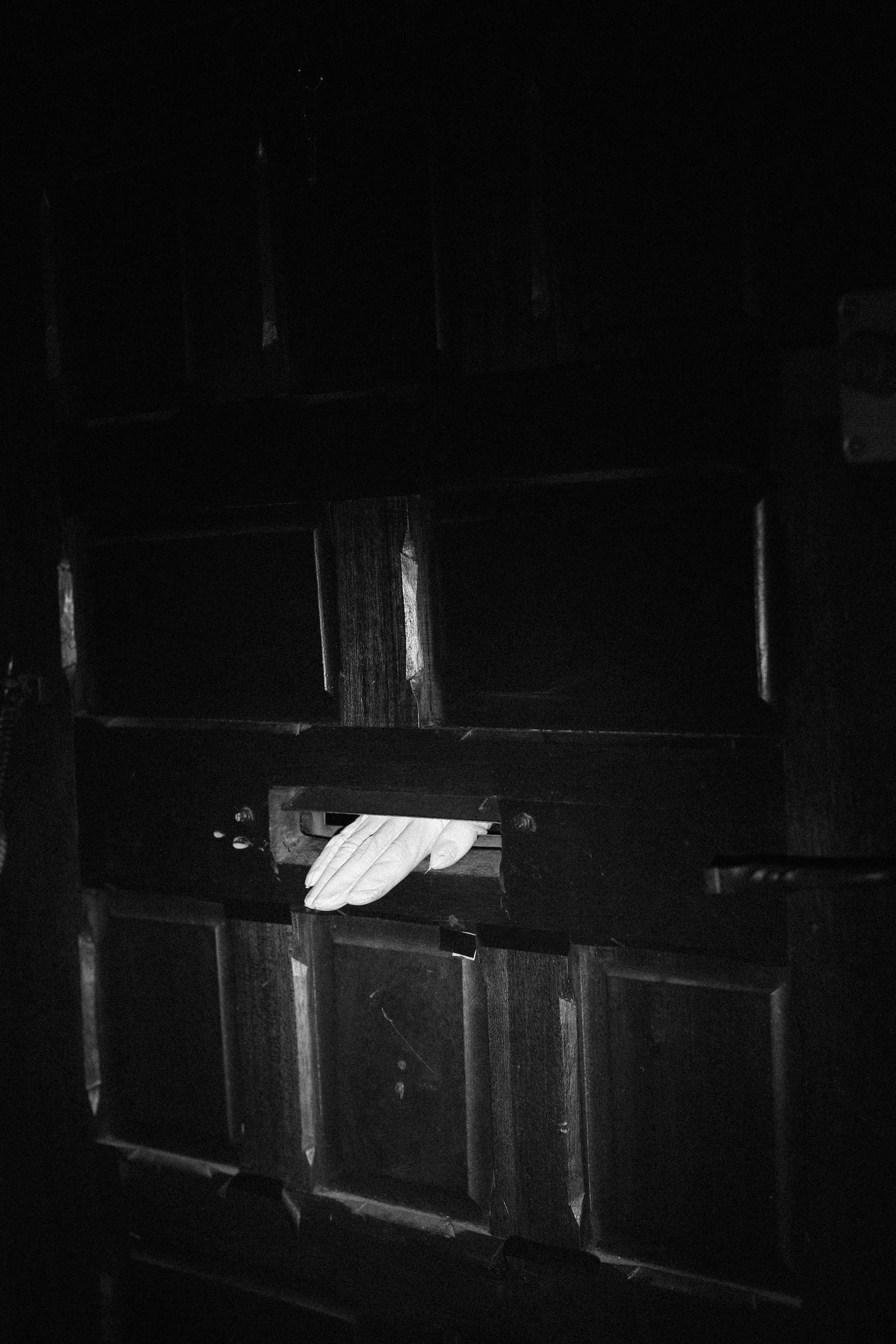 © Anna Guseva - Image from the «The black night calls my name» photography project