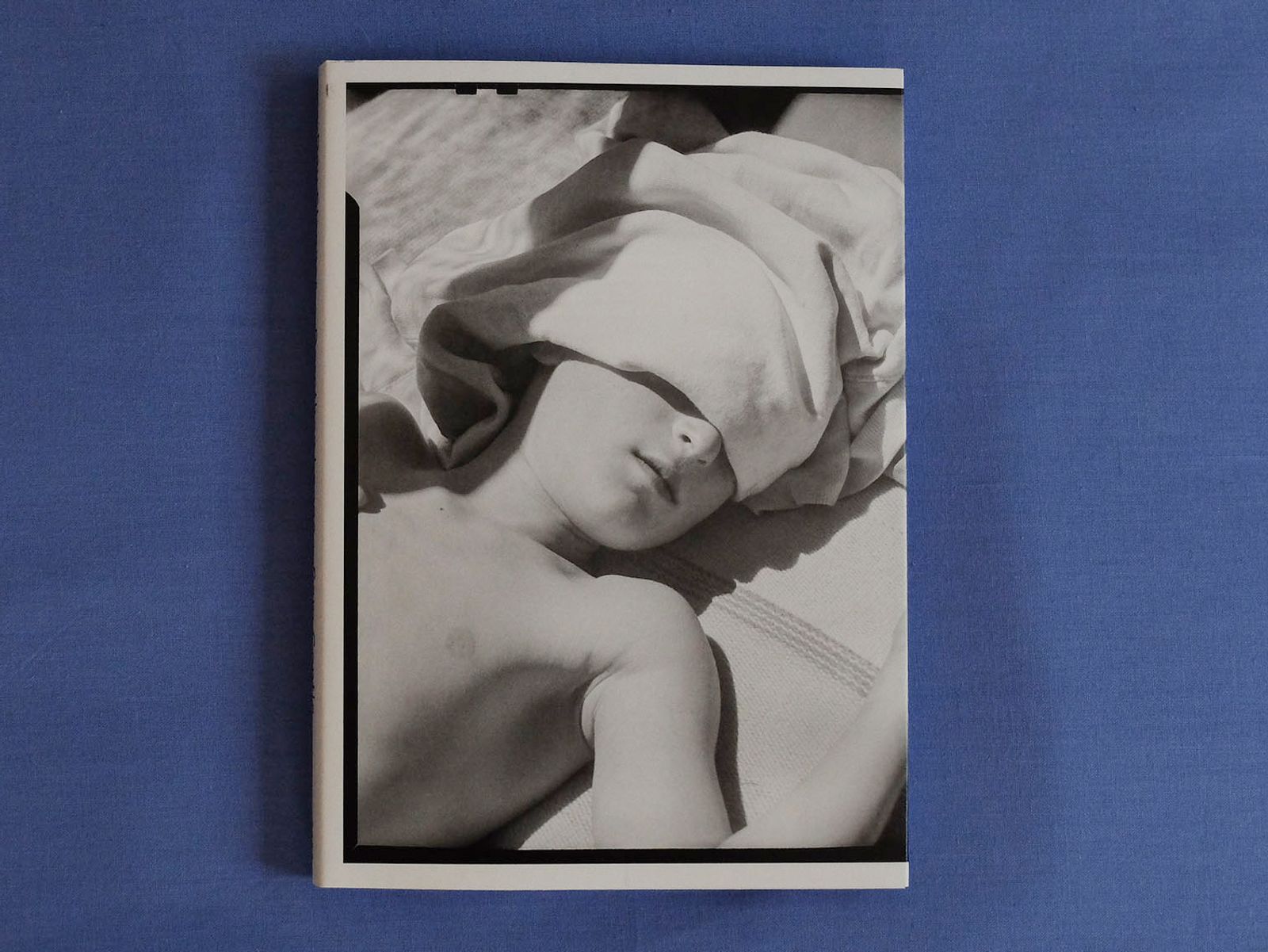 © Leporello Books - Image from the DAY SLEEPER by Sam Contis, Dorethea Lange photography project