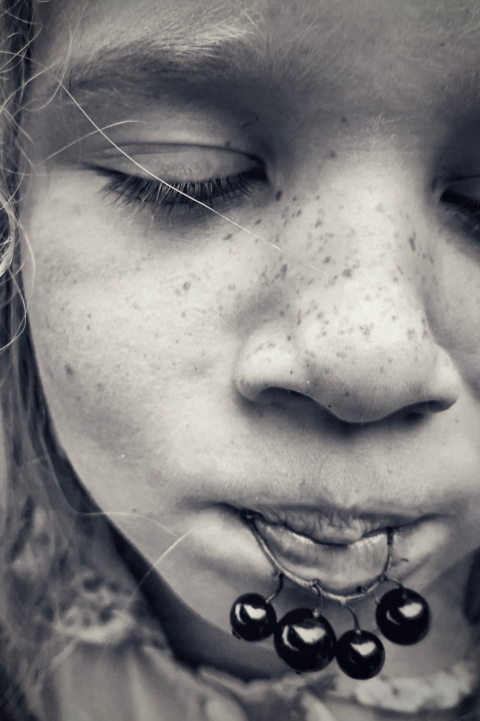 © Julia Zyrina - Summer smells of powdery currants