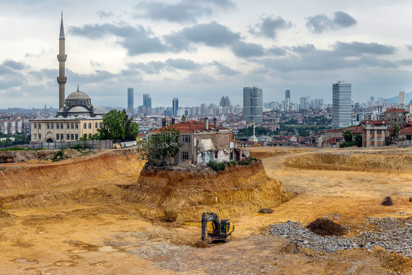 © Murat Germen - Image from the Urban transformation and gentrification in Istanbul: Dispossession case in Fikirtepe neighborhood photography project
