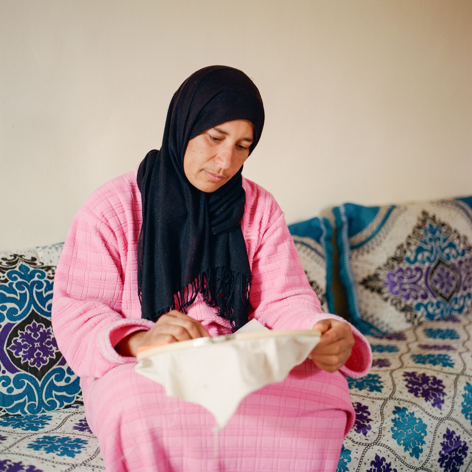 © M'hammed Kilito - Zakia sewing peacefully at home in the oasis of Skoura